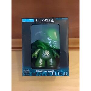 Aliens Xenomorph Glow in the Dark Loot Crate‎ 6.5 Vinyl Figure New